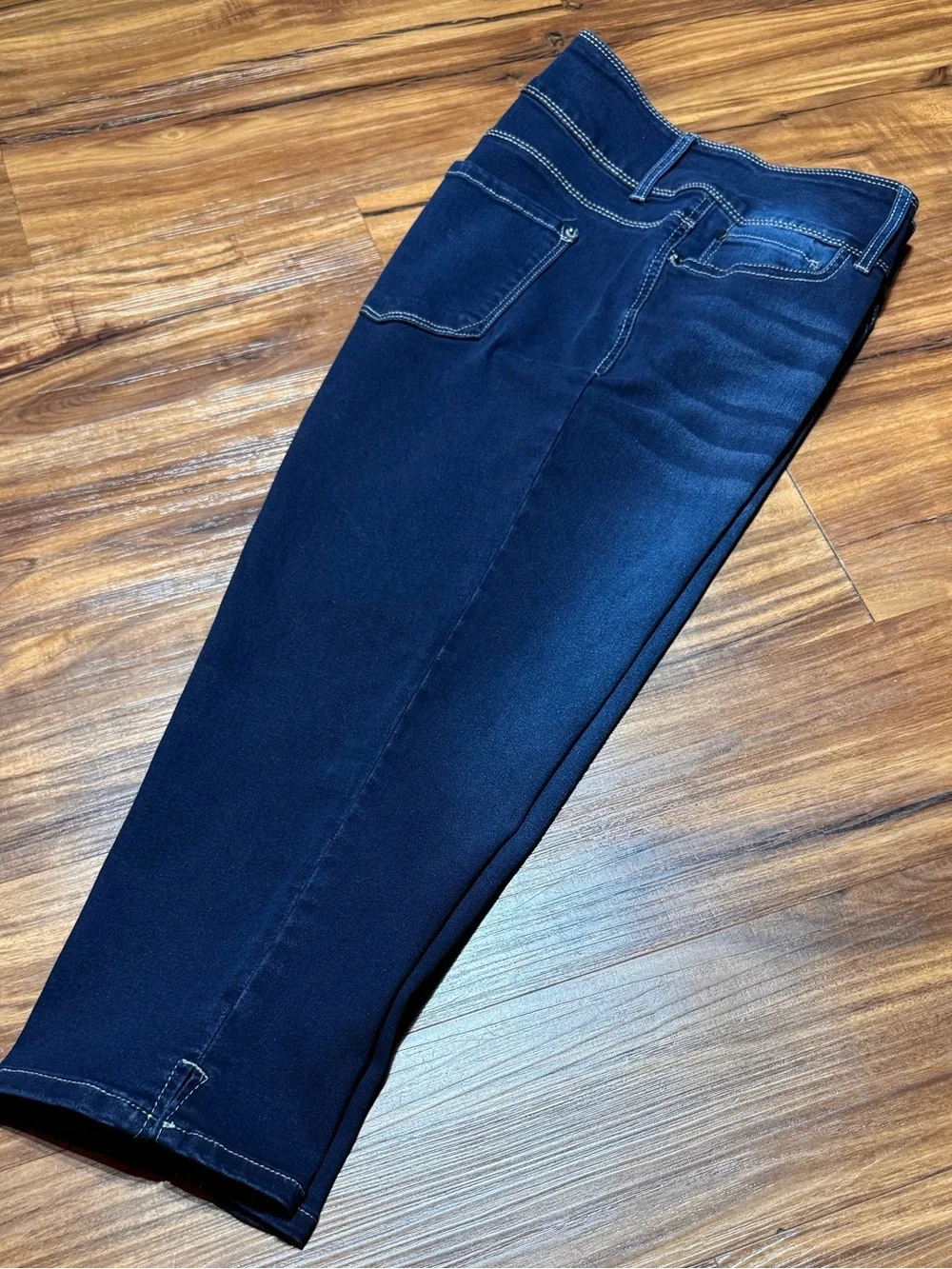 RS by Roselyn Sanchez Mid-Rise Dark Wash Denim Capri Stretch Jeans Size 14 / 32
